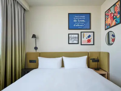 Un ou plusieurs lits dans un hébergement de l'établissement Hampton By Hilton Lyon Airport