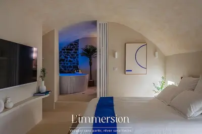 Télévision ou salle de divertissement dans l'établissement Hélios, Suite Grecque & Spa