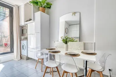 Cuisine ou kitchenette dans l'établissement La Parenthèse - Lyon - Terrasse Privée