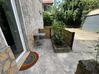 Jardin de l'établissement Panther Carré de Soie Medipôle Astroballe