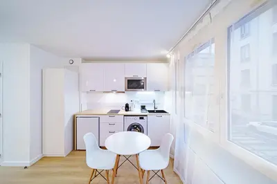 Cuisine ou kitchenette dans l'établissement Studio cozy au coeur de lyon 8