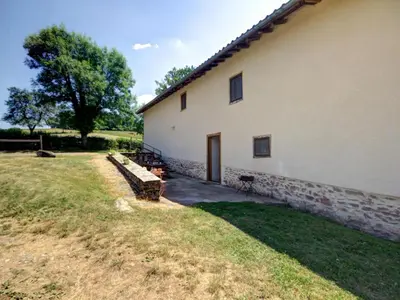 Jardin de l'établissement Maison de charme avec terrasse et jardin, enfants et animaux acceptés - FR-1-496-361