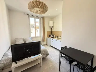 Télévision ou salle de divertissement dans l'établissement Studio Lune New & Cozy - Centre Vénissieux