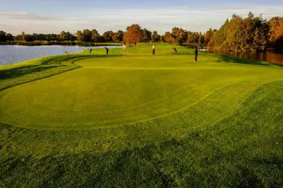 Golf sur le terrain de l'appartement ou à proximité