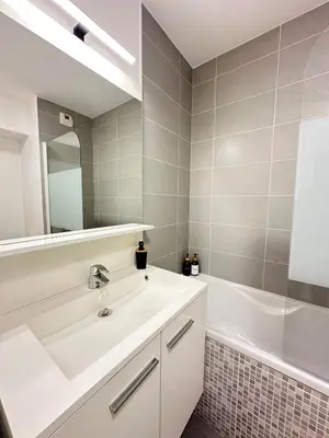 Salle de bains dans l'établissement charmant T2 avec parking privé près de la gare