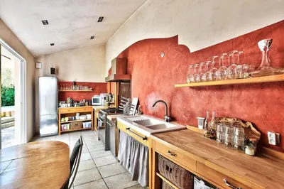 Cuisine ou kitchenette dans l'établissement Le gite du pilot