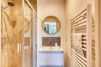 Salle de bains dans l'établissement Le Dock Lodge - Studio - proche quai de Saone