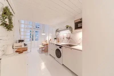 Cuisine ou kitchenette dans l'établissement Atypical apartment with mezzanines Lyon 3 near Saxe-Gambetta