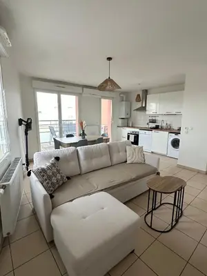 Cuisine ou kitchenette dans l'établissement Appartement T3