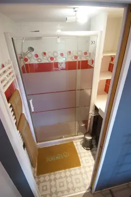 Salle de bains dans l'établissement Maison d'Hôtes des 2 Chênes