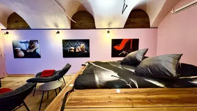 Coin salon dans l'établissement Love room spa luxe sensoriel