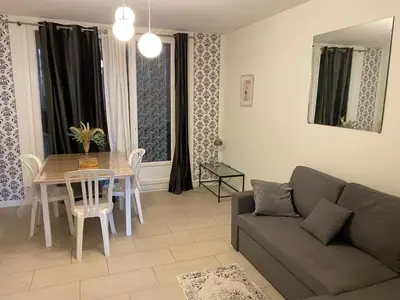 Coin salon dans l'établissement Appartement 2 chambres 5 pièces paisible