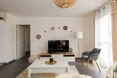 Télévision ou salle de divertissement dans l'établissement Charming Apartment 2BR 4P - Near to Lyon