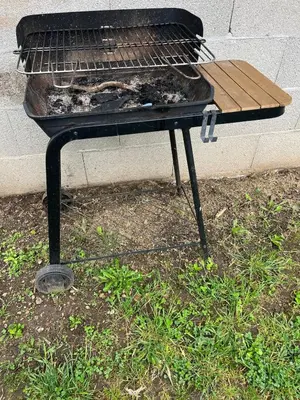 Barbecue disponible mis à disposition des clients de l'appartement