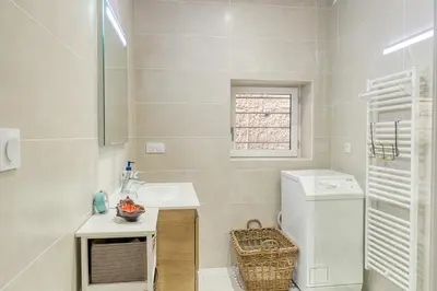 Salle de bains dans l'établissement Appartement d'Artiste au cœur des ruelles médiévales