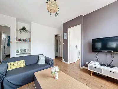 Télévision ou salle de divertissement dans l'établissement Le Cosy Genin - 3 Chambres Bureaux Parking