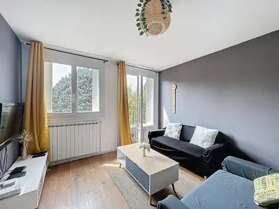 Télévision ou salle de divertissement dans l'établissement Le Cosy Genin - 3 Chambres Bureaux Parking