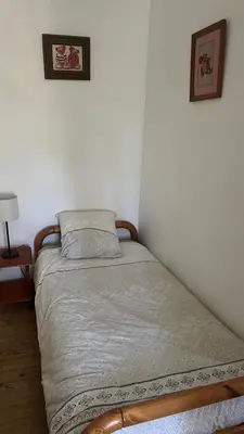 Un ou plusieurs lits dans un hébergement de l'établissement Petite maison de brocanteur à Charbonnières