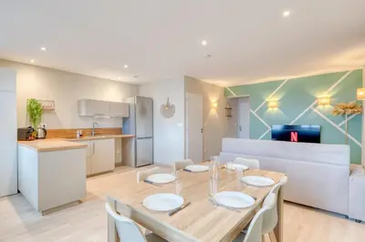 Cuisine ou kitchenette dans l'établissement L'Élégant - T3 neuf - Montluel