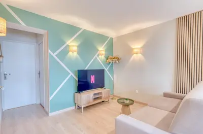 Télévision ou salle de divertissement dans l'établissement L'Élégant - T3 neuf - Montluel