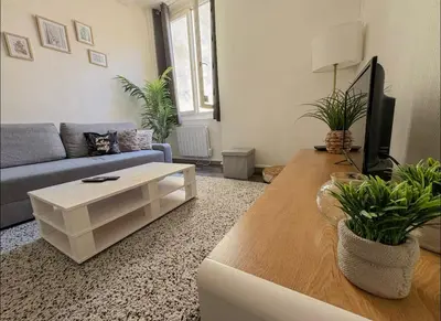 Télévision ou salle de divertissement dans l'établissement 
