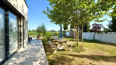Jardin de l'établissement Villa contemporaine avec piscine - Céleste