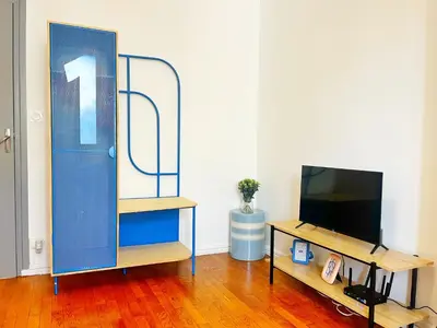 Télévision ou salle de divertissement dans l'établissement Suite Petite soeur - Appartement 6 & 8 personnes - Check in H24 & Wifi