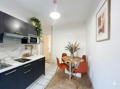 Cuisine ou kitchenette dans l'établissement Suite Petite soeur - Appartement 6 & 8 personnes - Check in H24 & Wifi
