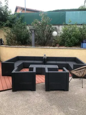 Coin salon dans l'établissement Très jolie chambre avec piscine