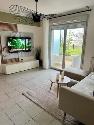 Télévision ou salle de divertissement dans l'établissement Le Patio de l'Arena by Villa Gaïa Terrasse et garage Proche Tramway, Eurexpo, Groupama Stadium, LDLC Arena