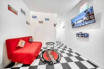 Télévision ou salle de divertissement dans l'établissement IDEAL Pro, American Atmosphere avec Netflix et Disney