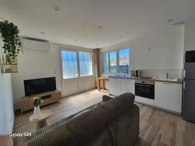 Cuisine ou kitchenette dans l'établissement Appartement T2 avec jardin - Saint Maurice l'Exil