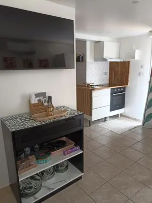 Cuisine ou kitchenette dans l'établissement Le Cosy chic