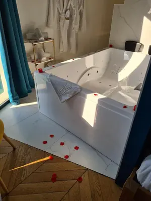 Plan de l'établissement LOVEROOM & SPA &René