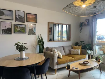 Coin salon dans l'établissement Duplex bohème et lumineux avec balcon, proche Lyon