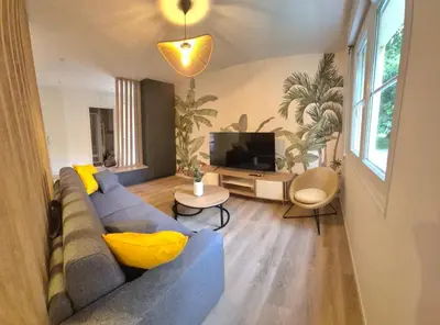 Coin salon dans l'établissement Shanis - Cozy Appartement sur Pérouges-Meximieux