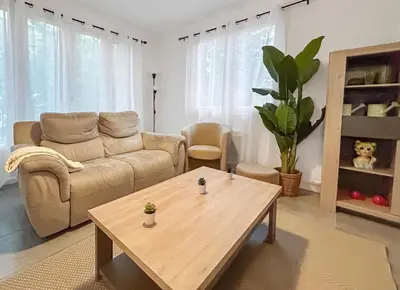 Coin salon dans l'établissement Appartement Avec Balcon & Jardin