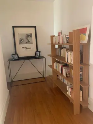 Bibliothèque dans l'appartement