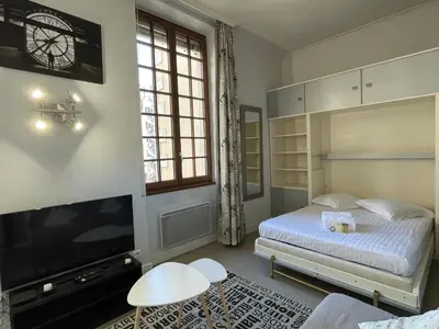 Un ou plusieurs lits dans un hébergement de l'établissement Studio cosy, proche de la Tête d'Or, Lyon