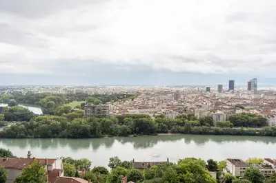 Vue générale sur Lyon ou vue de la ville depuis l'appartement