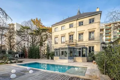 Piscine de l'établissement Appartement 4 Chambres entre Histoire et Confort Château cœur Métropole Lyon ou située à proximité