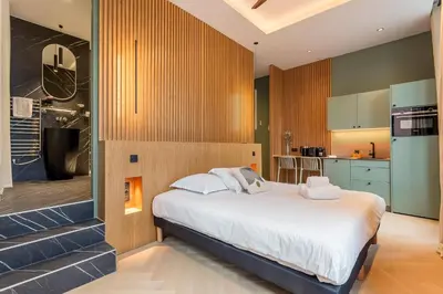 Un ou plusieurs lits dans un hébergement de l'établissement L'Exclusif Spa Suites Prestige Lyon Croix-Rousse