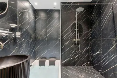 Salle de bains dans l'établissement L'Exclusif Spa Suites Prestige Lyon Croix-Rousse