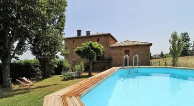 Piscine de l'établissement Maison Forte DES GRANDS MAISONS ou située à proximité