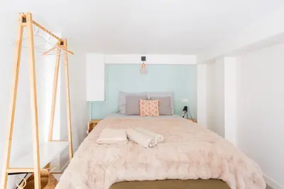 Un ou plusieurs lits dans un hébergement de l'établissement Art de Recevoir - Le Petit Duplex Cosy proche Métro D Vaise