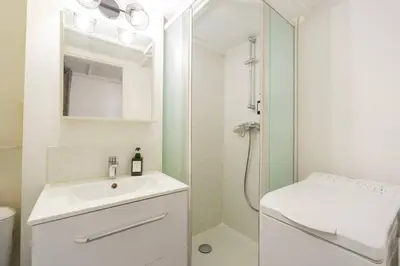 Salle de bains dans l'établissement Art de Recevoir - Le Petit Duplex Cosy proche Métro D Vaise