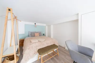 Un ou plusieurs lits dans un hébergement de l'établissement Art de Recevoir - Le Petit Duplex Cosy proche Métro D Vaise