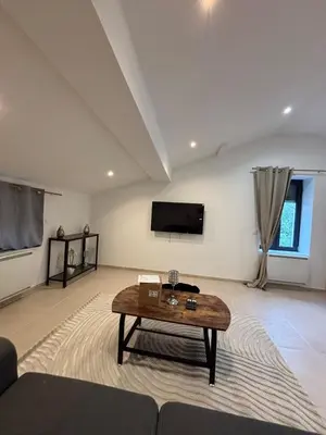 Télévision ou salle de divertissement dans l'établissement Appartement moderne rénové et tout équipé
