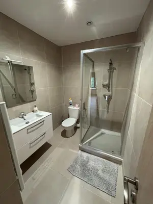 Salle de bains dans l'établissement Appartement moderne rénové et tout équipé