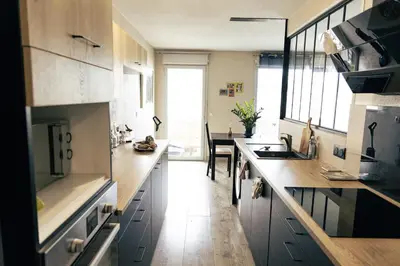 Cuisine ou kitchenette dans l'établissement Grand T2 lumineux, 74 m
